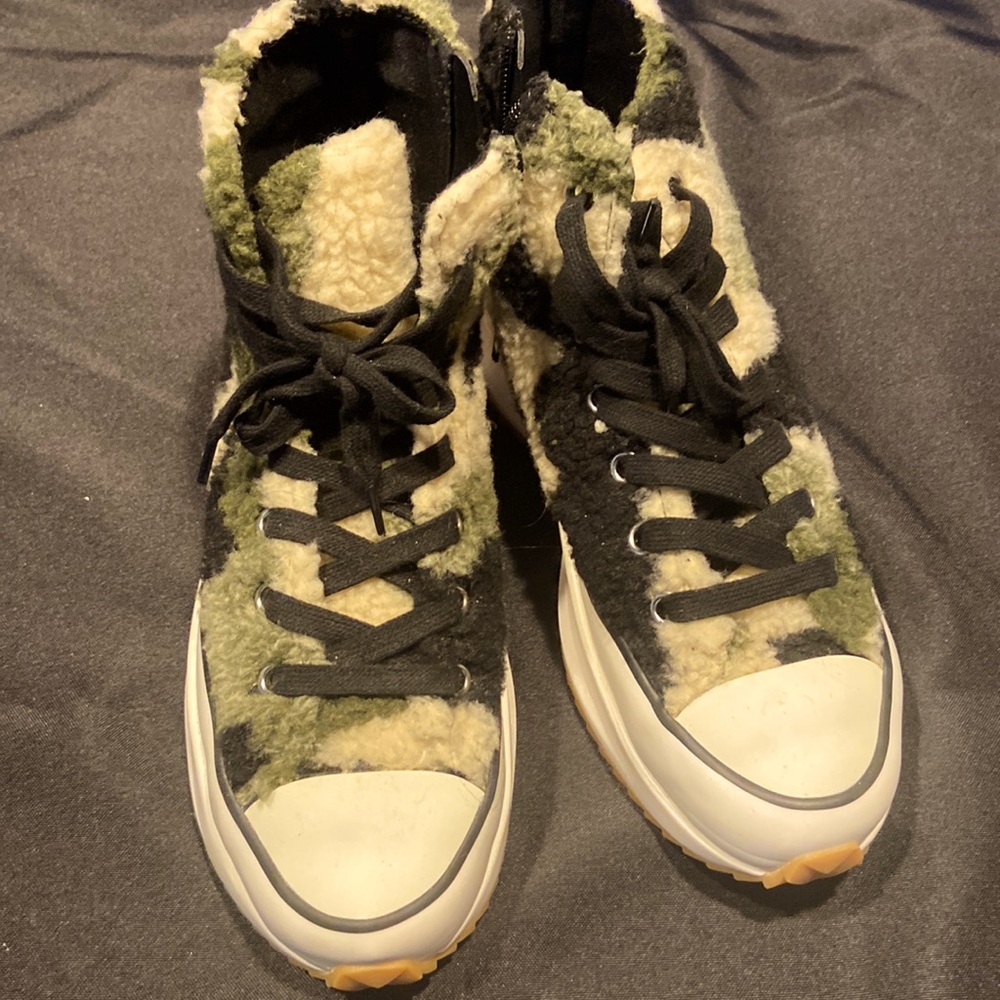 Steve Madden super fun high tops